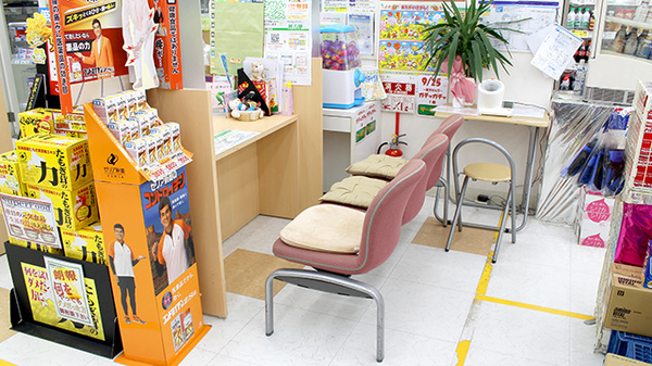 薬局スーパードラッグキリン御坊店の待合スペース