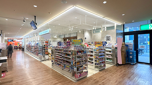 ファミリープラザ　健康薬局の外観