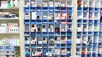 寒川スマイル薬局の薬棚