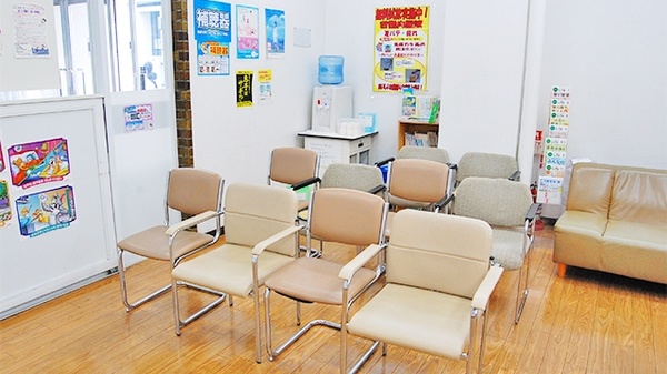 サカイヤ薬局　ユニオン調剤店の待合スペース