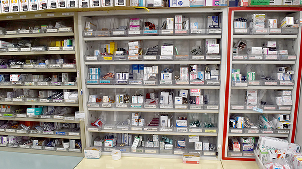 ケイポート薬局ホテルエクセレント店の薬棚