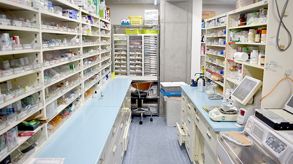 六郷駅前薬局の調剤室