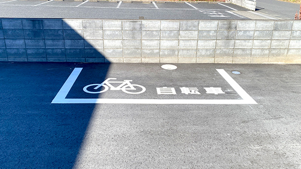 白岡スマイル薬局の駐輪場