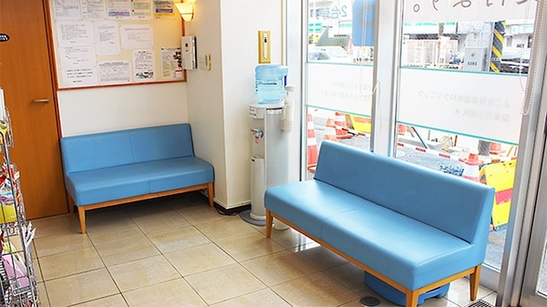綱島街道薬局の待合スペース