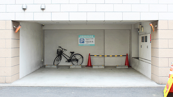 綱島街道薬局の駐車場