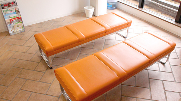 オレンジ薬局　橋本店の待合スペース