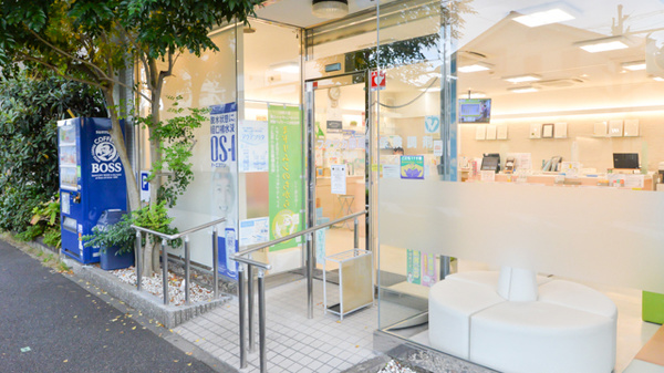 フタツカ薬局　桃山南の入口