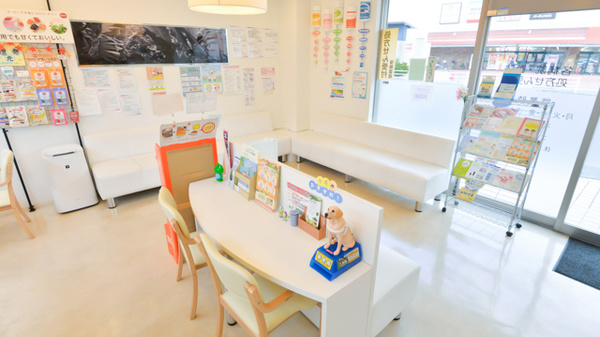 フタツカ薬局　西舞子の待合スペース