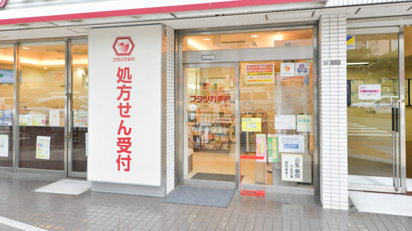 フタツカ薬局　阿波座の入口