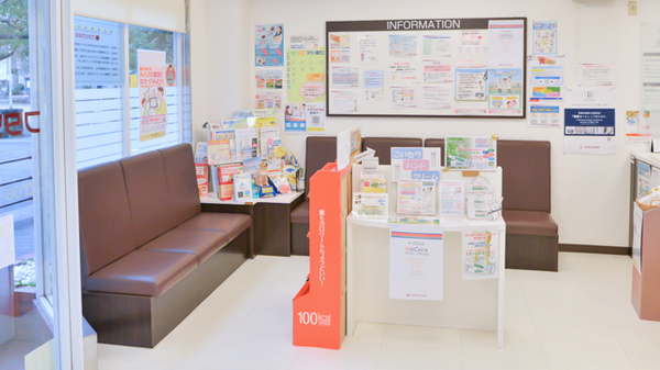 フタツカ薬局　中津駅前の待合スペース