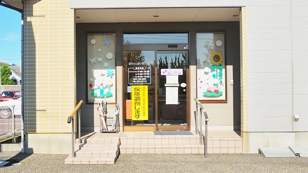 しなの薬局　小針店の入口