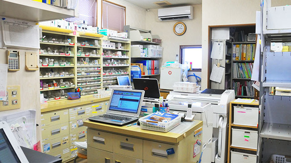 しなの薬局　小針店の調剤室