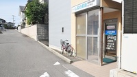 しなの薬局　西小針店の入口