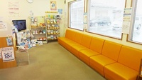 しなの薬局　吉田店の待合スペース