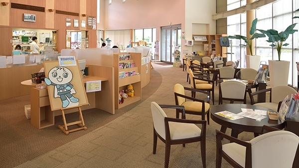 しなの薬局　市民前店の待合スペース