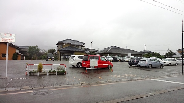 しなの薬局　和納店の駐車場