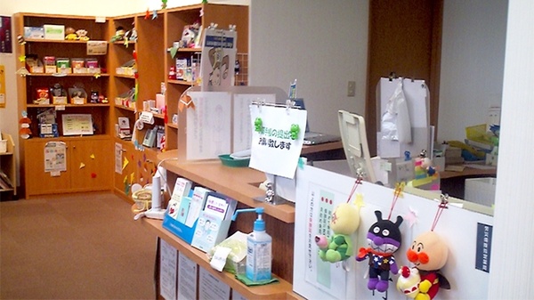 しなの薬局　関山店の受付/カウンター