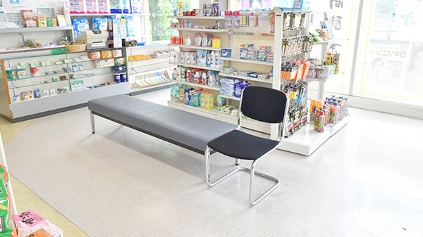 大手町薬局　椿高下店の待合スペース
