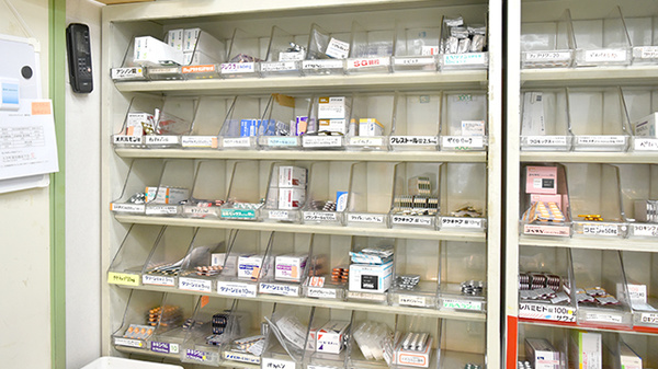 大手町薬局　椿高下店の薬棚