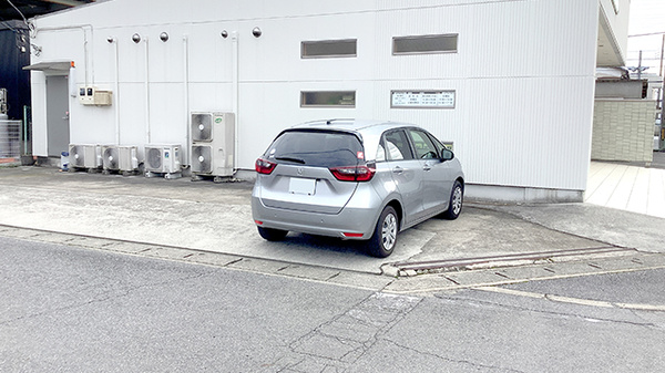 ライズ薬局の駐車場