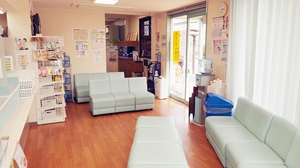 マリーン調剤薬局　桂店の待合スペース