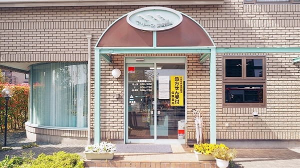マリーン調剤薬局　桂店の入口