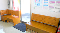 平塚薬局　越生店の待合スペース