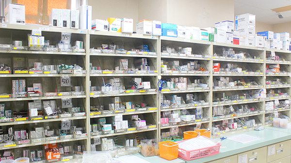 ダリヤ川越薬局の薬棚