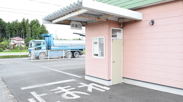ひばり薬局のドライブスルー
