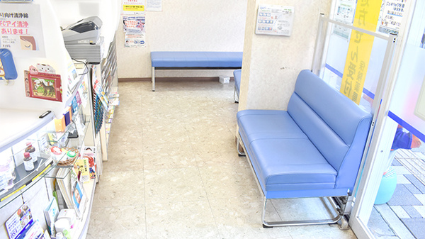五番街ファーマシー　浦舟店の待合スペース