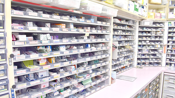 五番街ファーマシー　浦舟店の薬棚