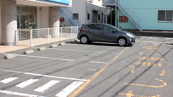 そうごう薬局東海大学前店の駐車場