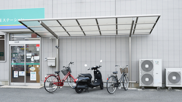 そうごう薬局古屋店の駐輪場