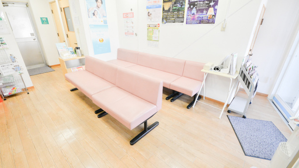 そうごう薬局宇部新川店の待合スペース