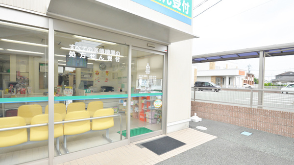 そうごう薬局合志店の入口