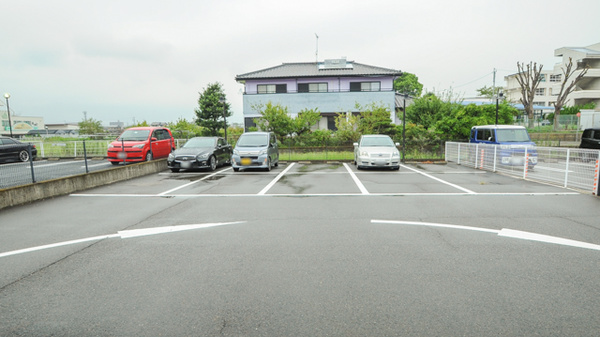 ハロー薬局春日井北店の駐車場