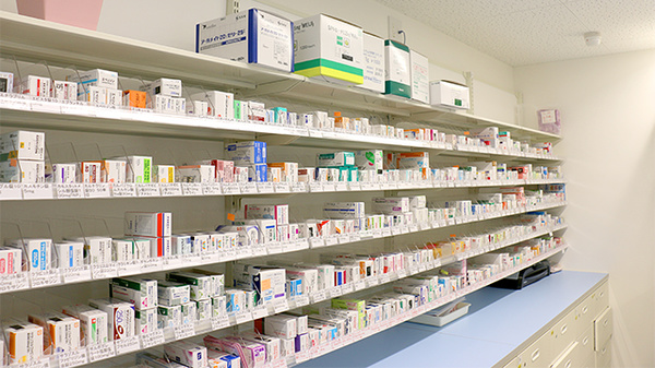 大賀薬局北方店の薬棚