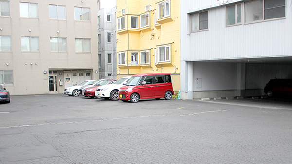 アルファ調剤薬局平岸店の駐車場