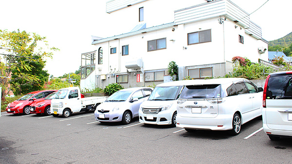 アルファ調剤薬局見晴店の駐車場