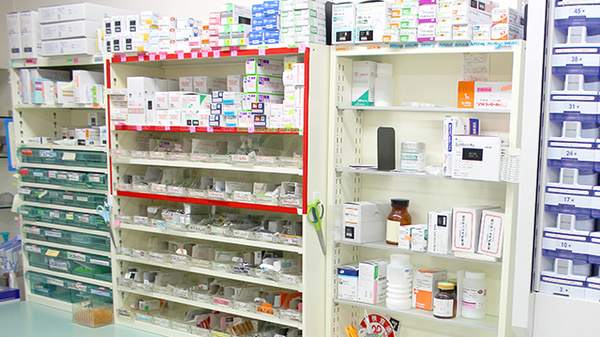 アルファ調剤薬局月寒東店の薬棚