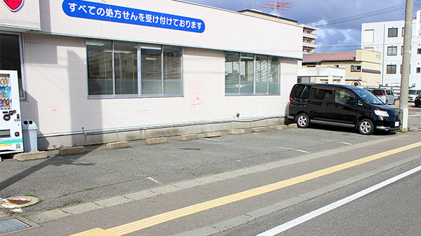 いちご調剤薬局の駐車場