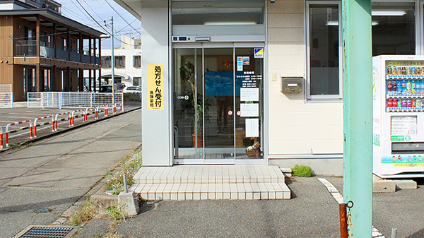 いちご調剤薬局の入口