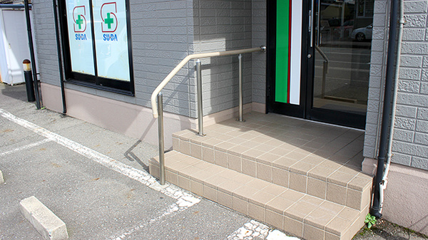 旭川スダ薬局の入口