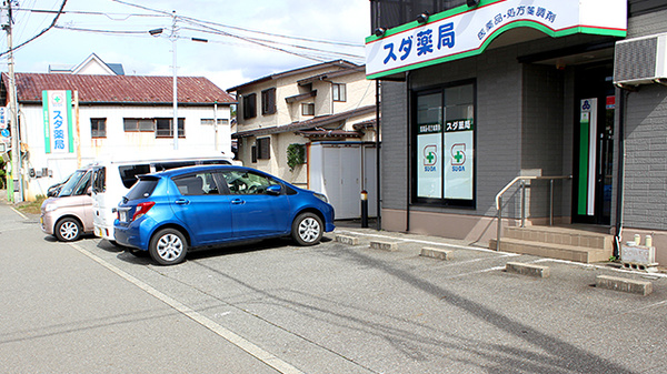 旭川スダ薬局の駐車場