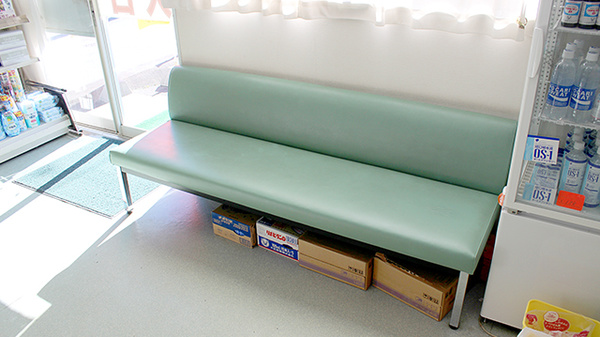 ペガサス薬局鹿ノ又店の待合スペース