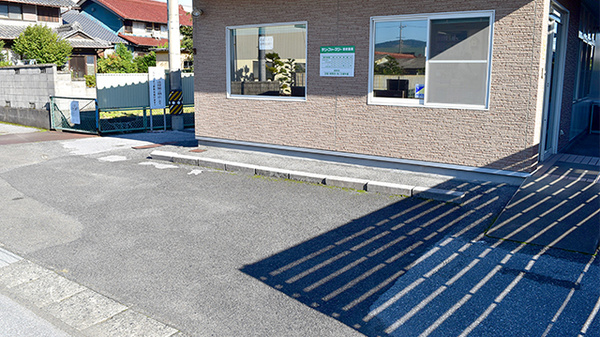 サンファーマシー養老薬局の駐車場