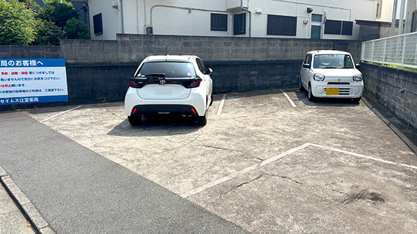 セイムス辻堂薬局の駐車場
