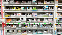 セイムス港南台薬局の薬棚