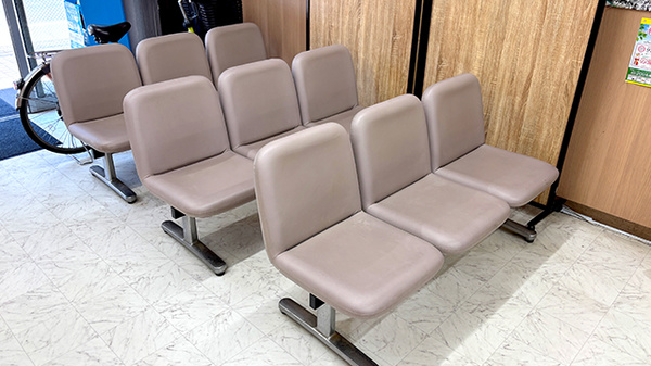 セイムス大口薬局（旧店名：ファースト薬局大口店　東口ファミリーマート隣）の待合スペース