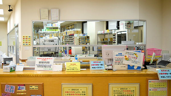 セイムス玉出薬局の受付/カウンター